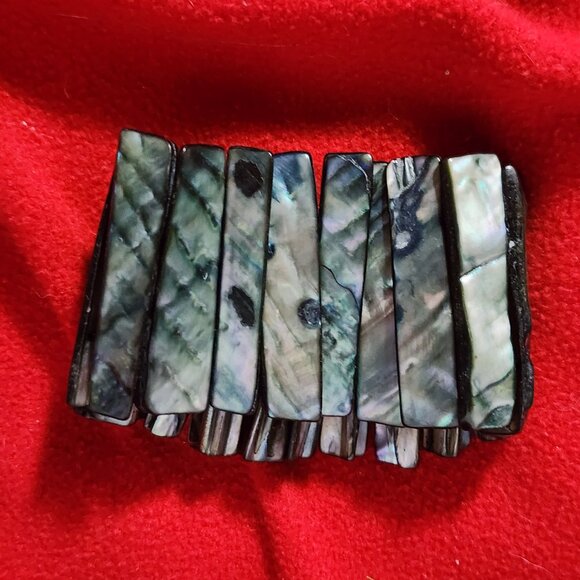 Vintage 1970s Hippie Boho 6" Genuine Mother of Pearl on Elastic Stretch Bracelet - Picture 12 of 16